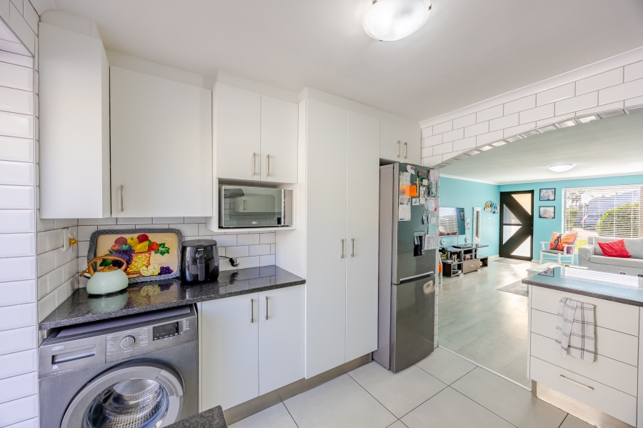 2 Bedroom Property for Sale in Lakeside Western Cape